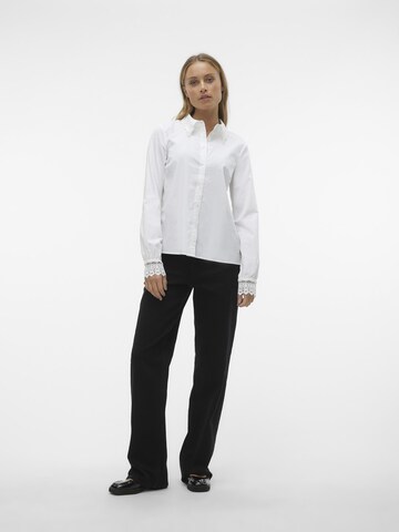 balts VERO MODA Blūze 'Connie'