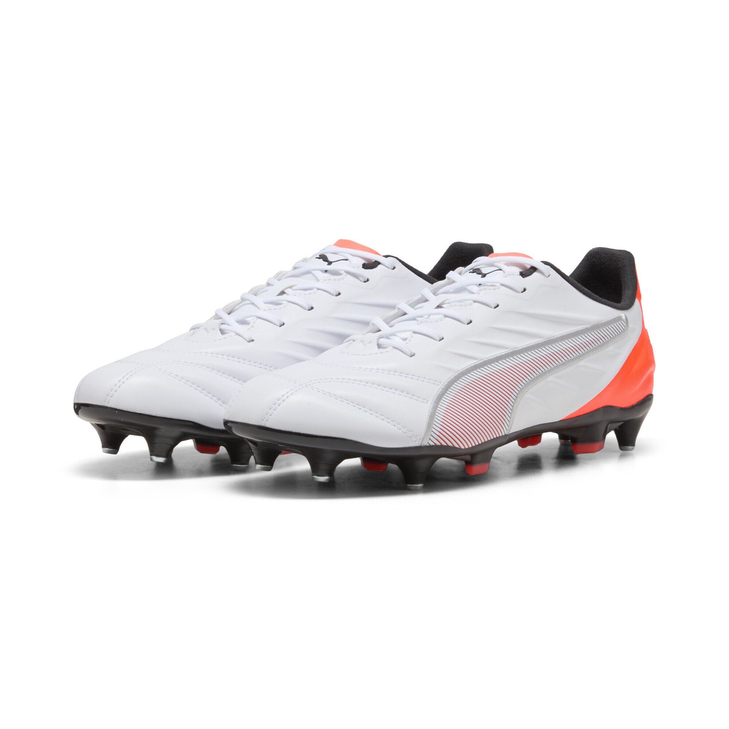 Chaussure de foot 'King Pro' PUMA en blanc