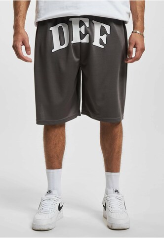 DEF Loosefit Shorts in Grau: Vorderseite