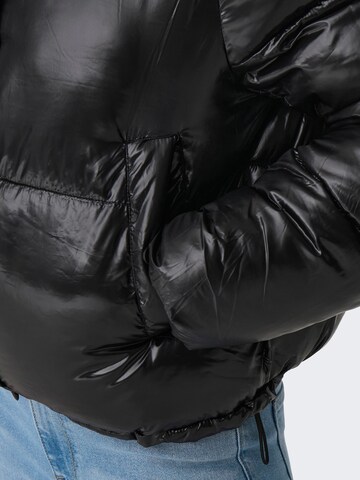 ONLY Prehodna jakna 'SKY' | črna barva