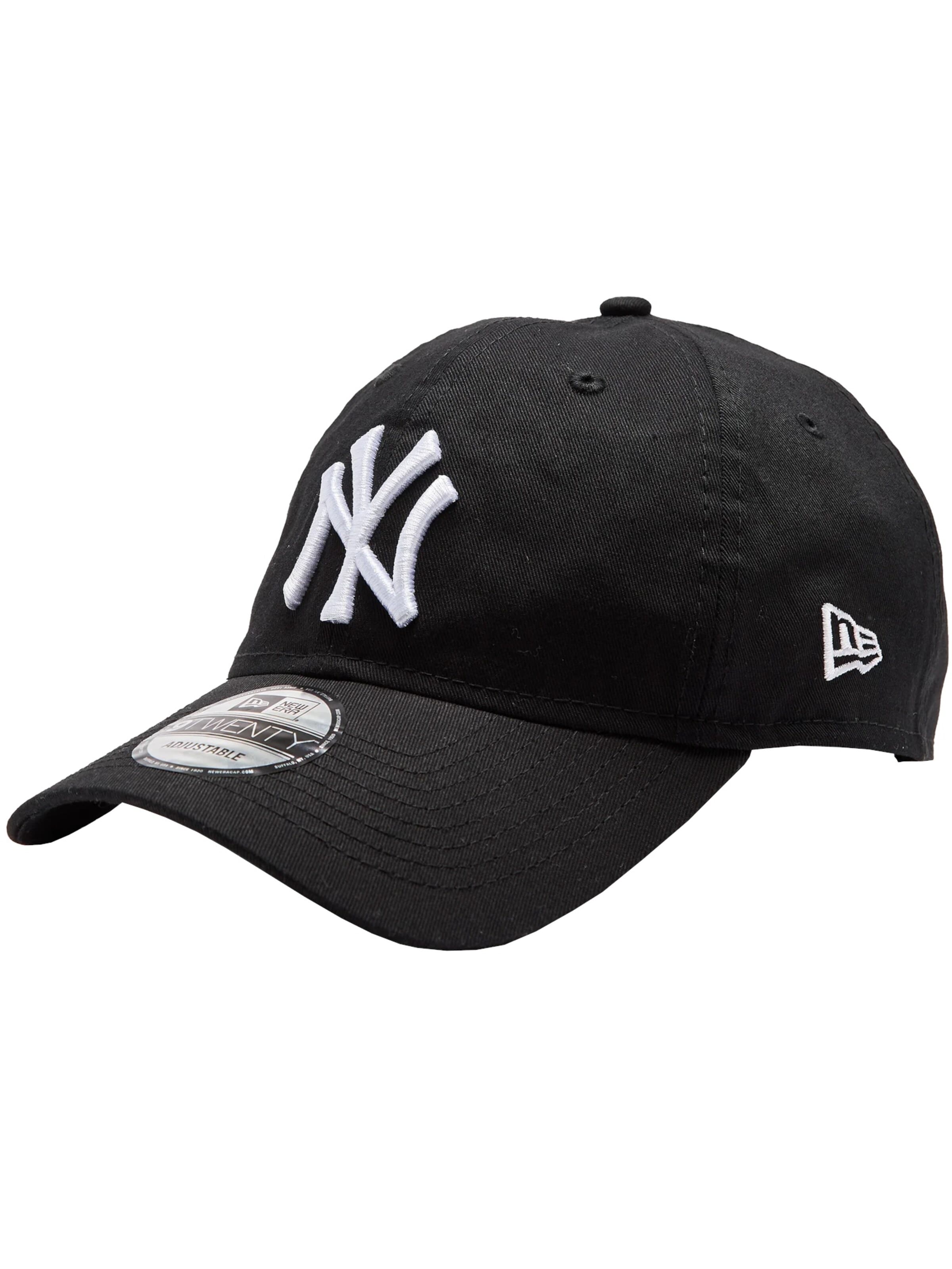NEW ERA Cap in Black: front