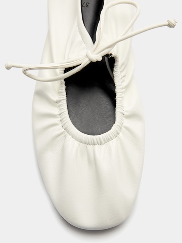 Pull&Bear Strap ballerina in White