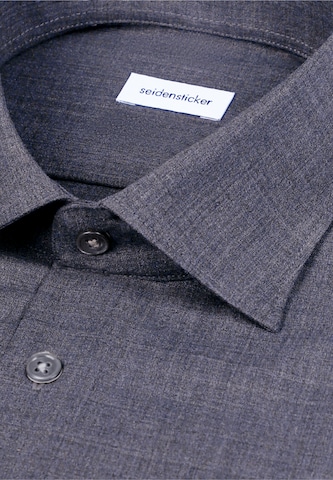 Coupe slim Chemise business 'Schwarze Rose' SEIDENSTICKER en gris
