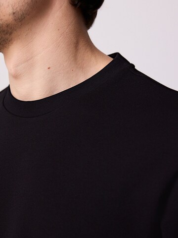 Tricou de la Next pe negru