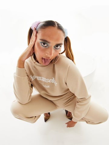 Hoermanseder x About You Sweatshirt 'Ela' in Beige