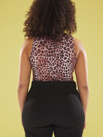 Body a maglietta di Trendyol Curve in marrone
