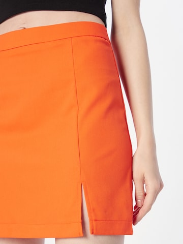 PIECES - Falda 'THELMA' en naranja