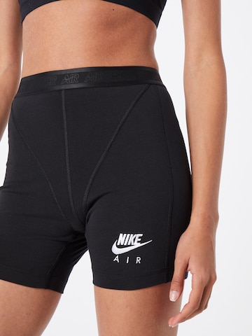 Nike Sportswear Skinny Shorts in Schwarz