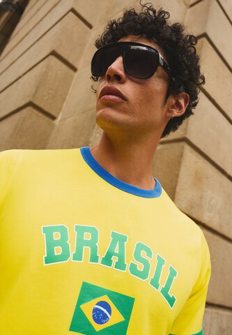 Tricou 'MUNDIAL' de la Bershka pe galben