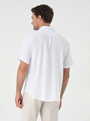 Coupe regular Chemise Antioch en blanc