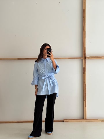 noar studios Blouse 'BELTED SHIRT' in Blue