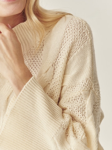 TATUUM Tröja 'WILLMA' i beige