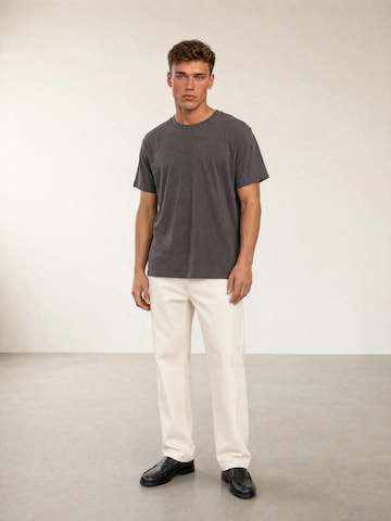 T-Shirt 'The Alex Logo T-shirt - Dark Grey' ARMIE en gris