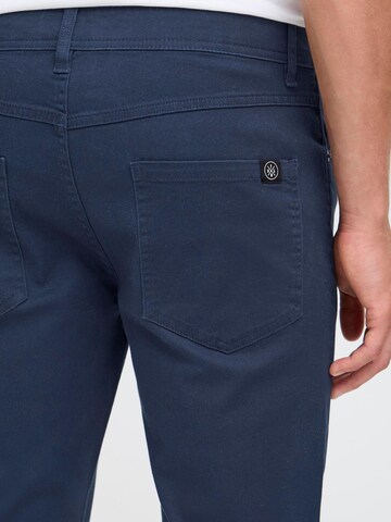 !Solid - regular Pantalón chino ' SDCHAI ' en azul