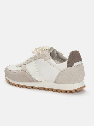 Sneaker bassa di Pull&Bear in beige