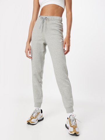 Nike Sportswear Slimfit Broek in Grijs: voorkant