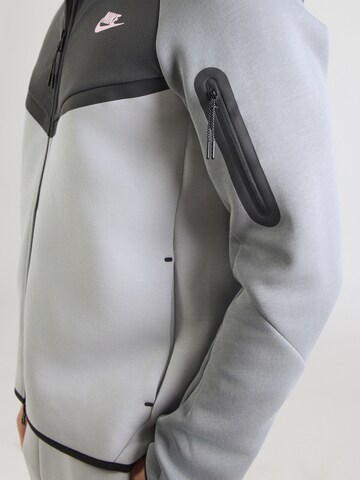 Veste de survêtement Nike Sportswear en gris