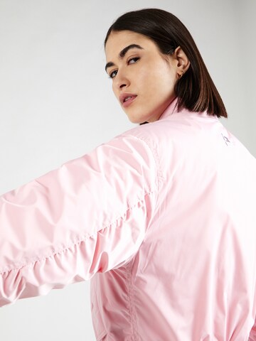 Tommy Jeans Overgangsjakke 'CLASSICS' i pink