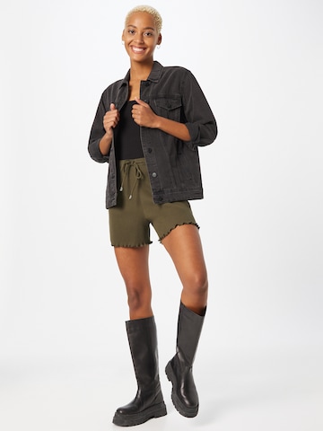 ABOUT YOU Regular Shorts 'Lotti' in Grün