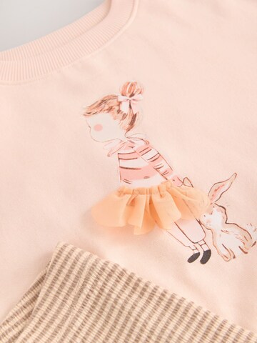 Next Set in Pink