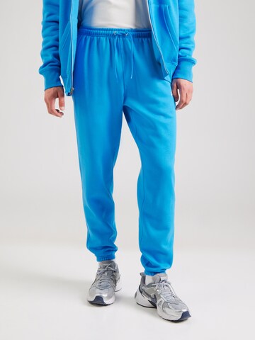 Effilé Pantalon 'Club' Nike Sportswear en bleu : devant