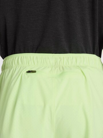 Regular Pantalon de sport 'RC 5' new balance en jaune