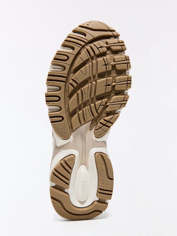 Baskets basses 'DEPORTIVO ARENA' Bershka en beige
