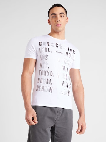 Tricou de la GUESS pe alb: față