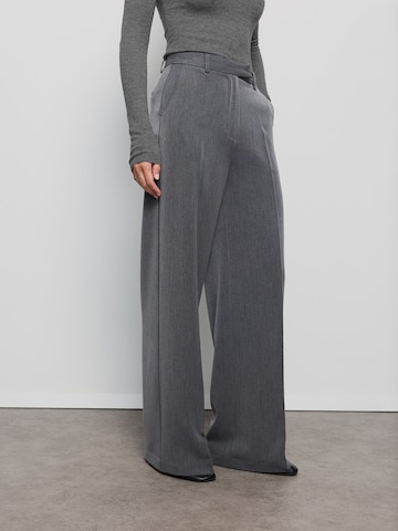 Regular Pantalon à plis 'Shirin' RÆRE by Lorena Rae en gris : devant