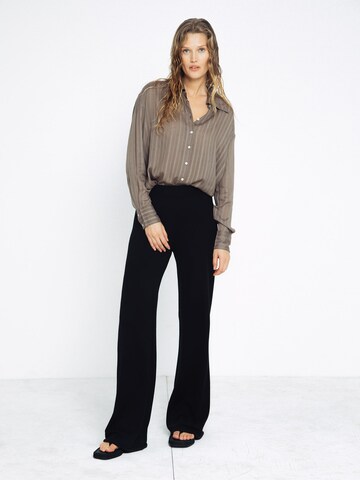 ABOUT YOU x Toni Garrn Blouse in Brown