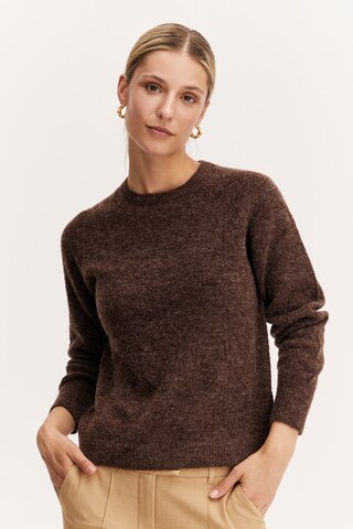 Pull-over b.young en marron : devant