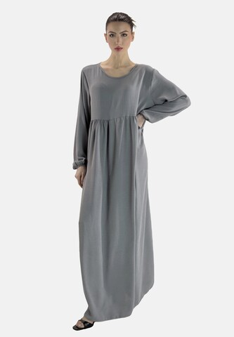 Elara Kjole i grå: forside