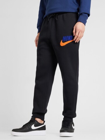 Nike SportswearTapered Hlače 'CLUB' - crna boja: prednji dio