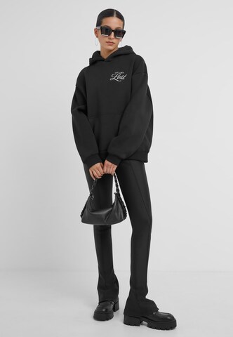 Felpa 'Lost Flowers' di Miss Tee in nero