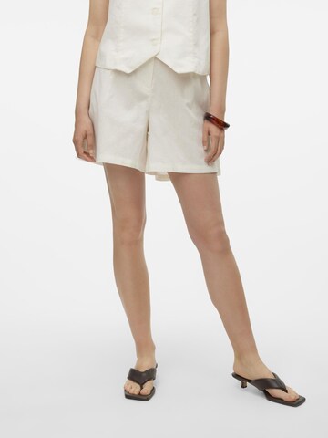 Loosefit Pantalon 'May' VERO MODA en blanc : devant