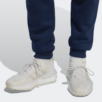 ADIDAS ORIGINALS Tapered Broek 'Trefoil Essentials' in Blauw