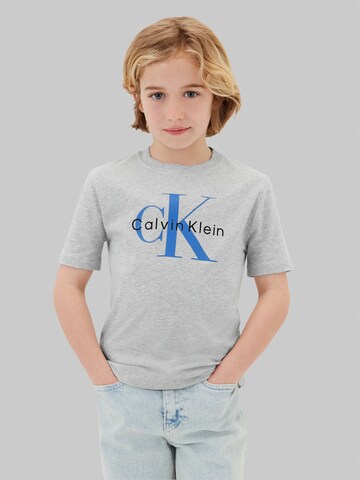 Calvin Klein Jeans - Camiseta en gris: frente