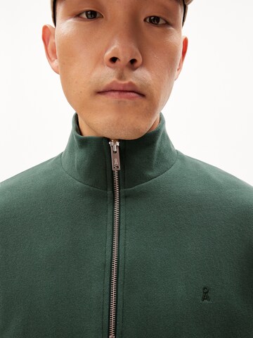 ARMEDANGELS Sweatshirt ' WAARLO COMFORT ' i grön