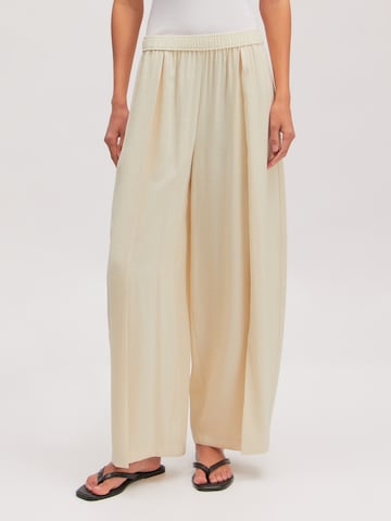 EDITED Loosefit Hose 'Quanda' in Beige: Vorderseite