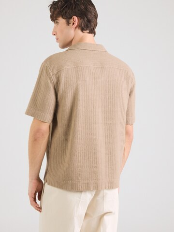 Abercrombie & Fitch Comfort fit Srajca | rjava barva