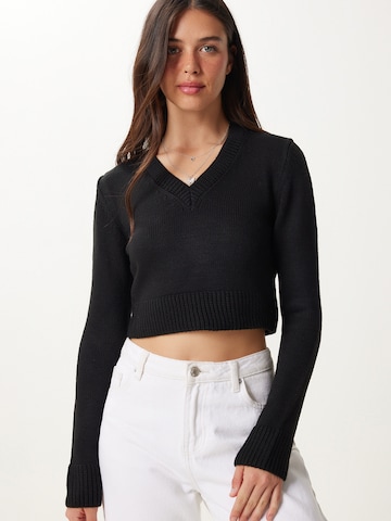 Happiness İstanbul Sweater in Black: front