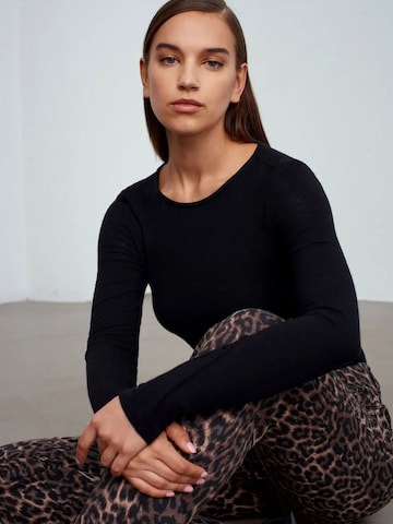 Maglietta di Dilvin in nero