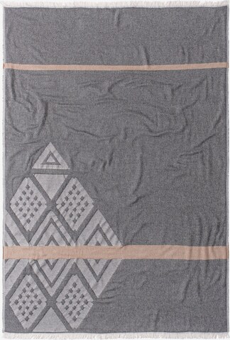 Barine Blankets 'Motif' in Beige: front