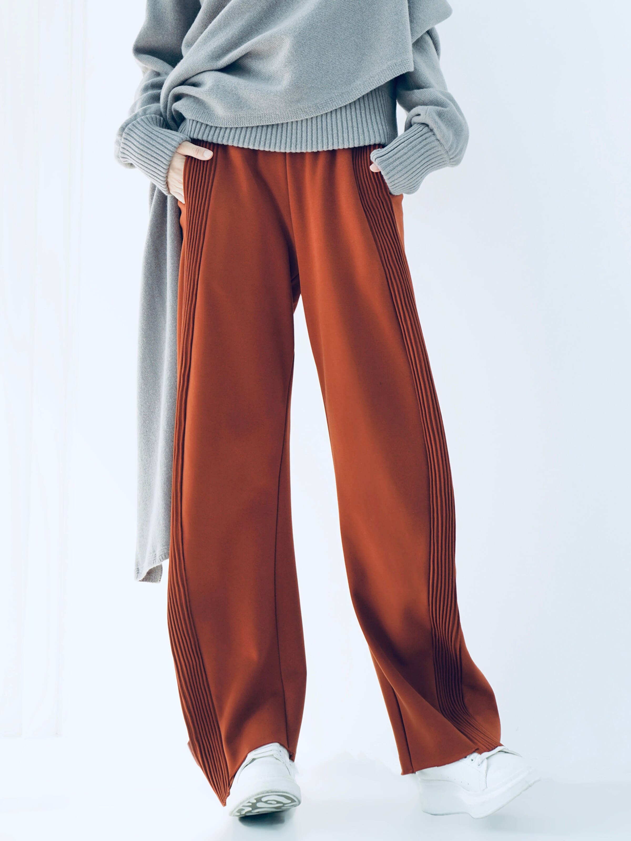 yoligex Loosefit Broek 'YOLIGEX Lockere Jogpants Orange-Rot mit gerafften Seitenpaneelen' in Oranje: voorkant