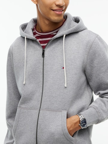 Hanorac 'ESSENTIAL' de la TOMMY HILFIGER pe gri