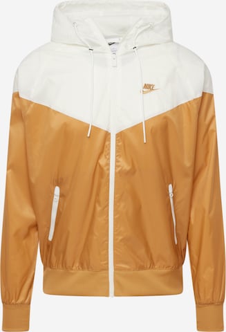 Veste mi-saison 'Heritage Essentials' Nike Sportswear en marron : devant