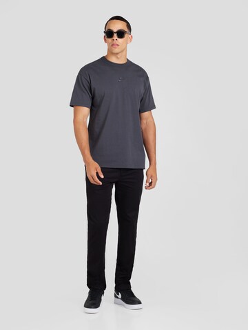 Nike Sportswear Μπλουζάκι 'Premium Essentials' σε γκρι