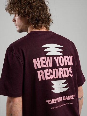 America Today Shirt in Red