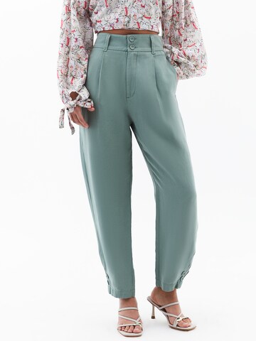 Baggy Pantaloni di OXXO in blu: frontale