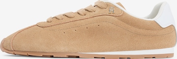 Baskets basses TOMMY HILFIGER en marron : devant
